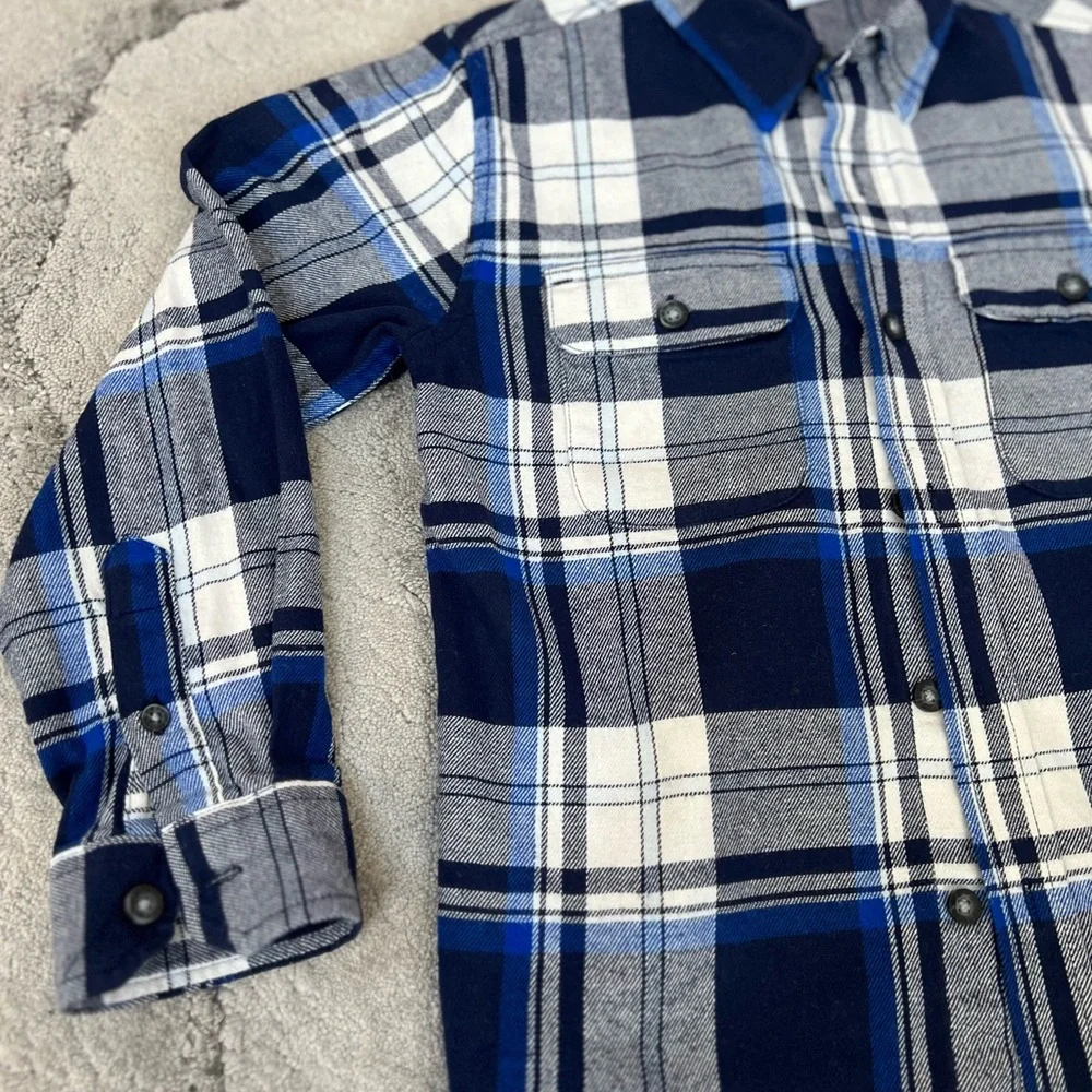 Old Navy Flannel shirt boys sz S (6-7)